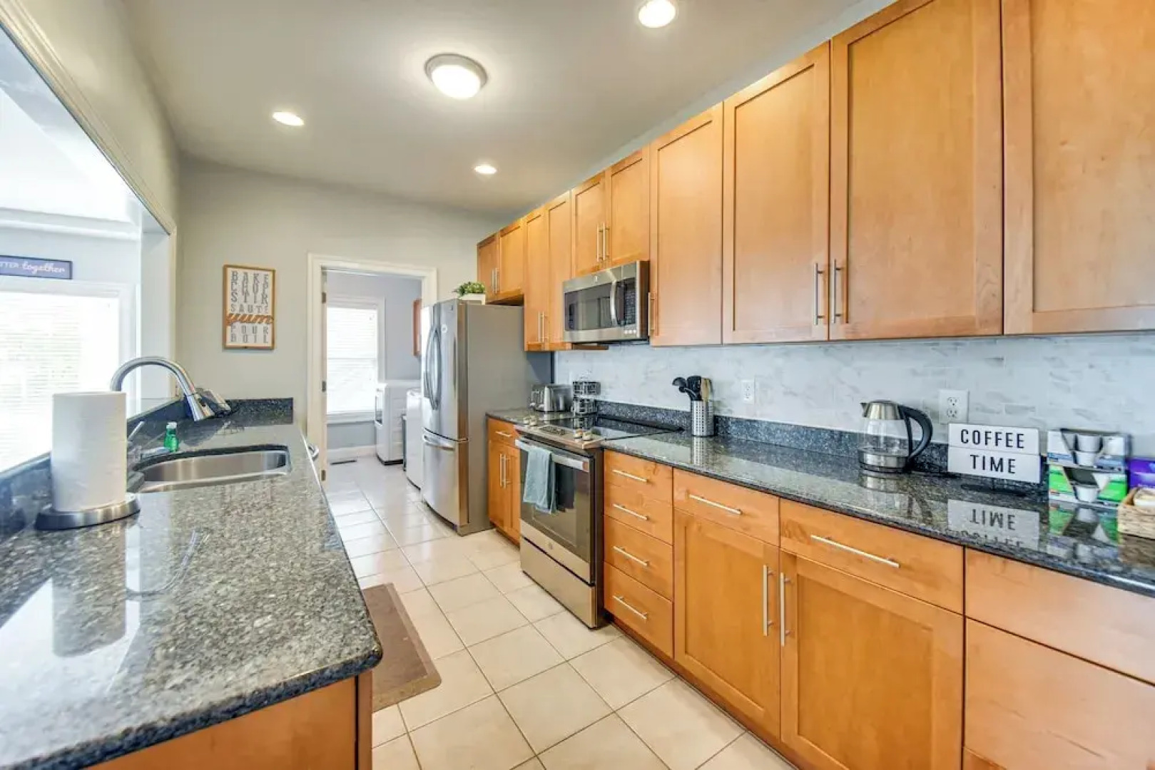 Inviting Norfolk Family Retreat: 1 Block to Beach!