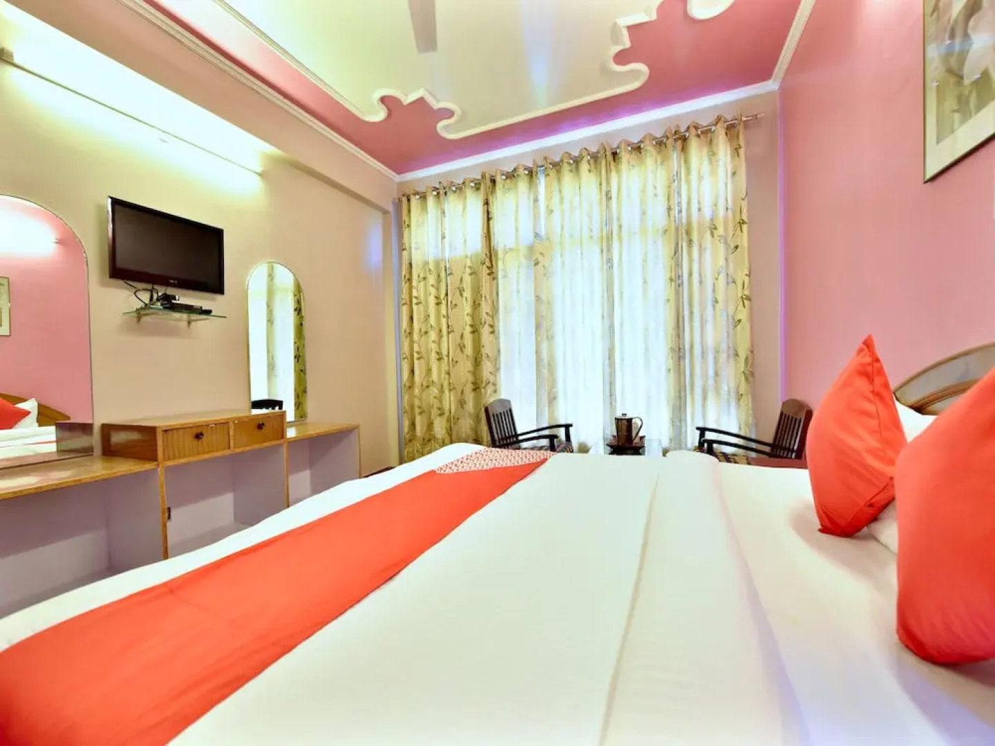 Hotel Snow Crest Inn