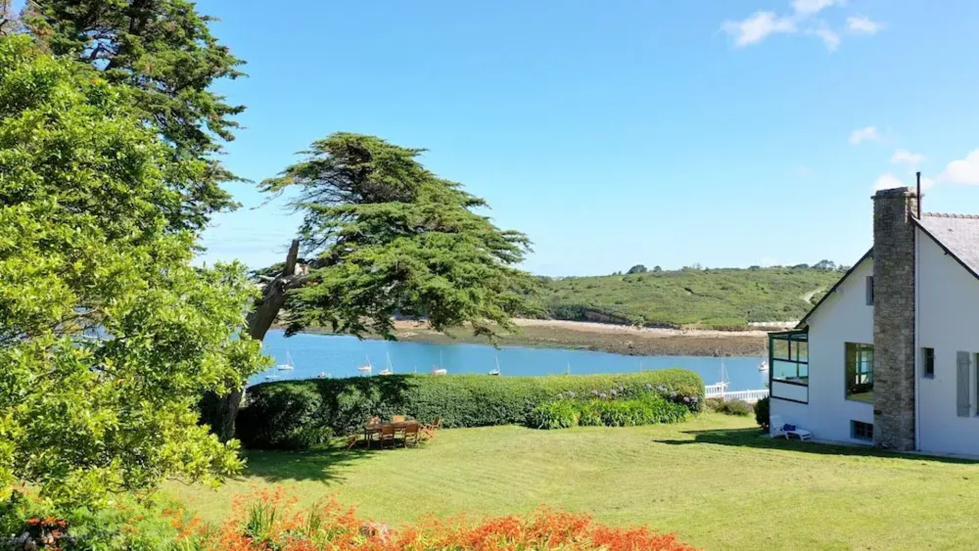 Superb sea View / Private Beach Access