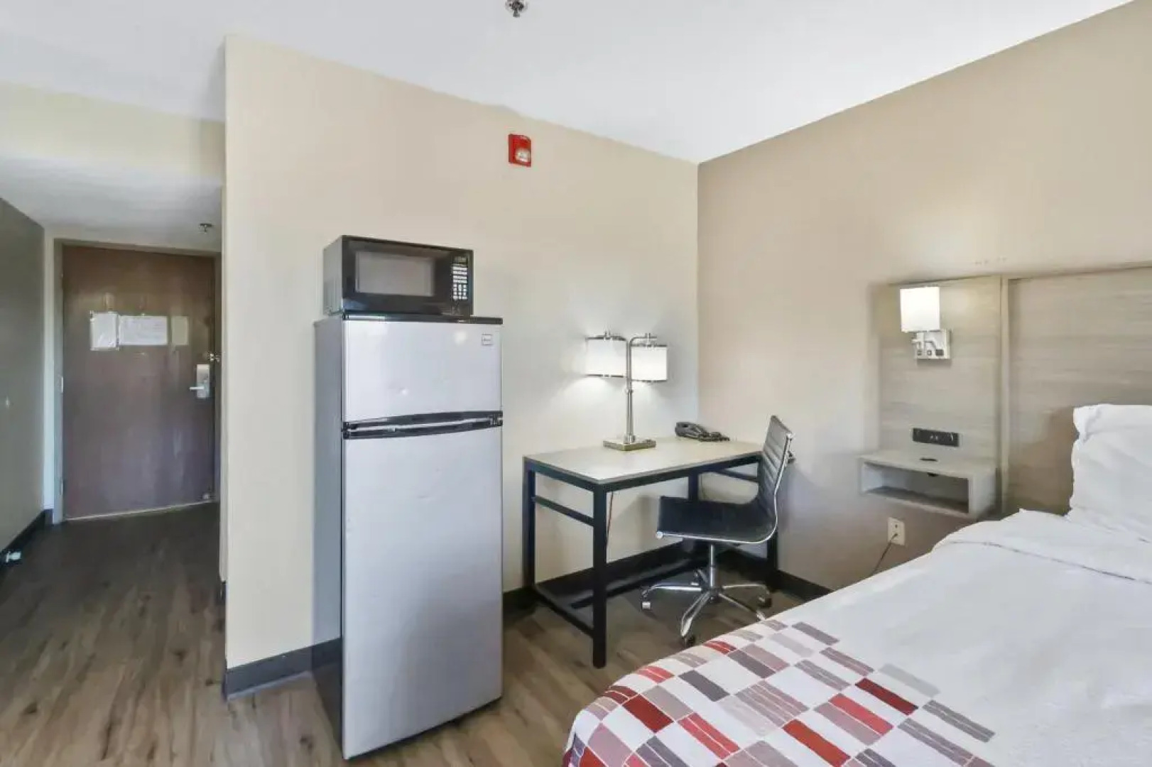 Red Roof Inn & Suites Fayetteville - Fort Bragg