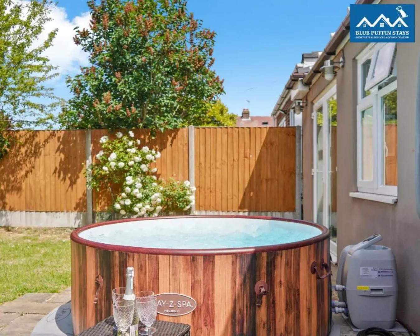 4 Bed Luxury Design House By Blue Puffin Stays with Hot tub, Foosball & Parking