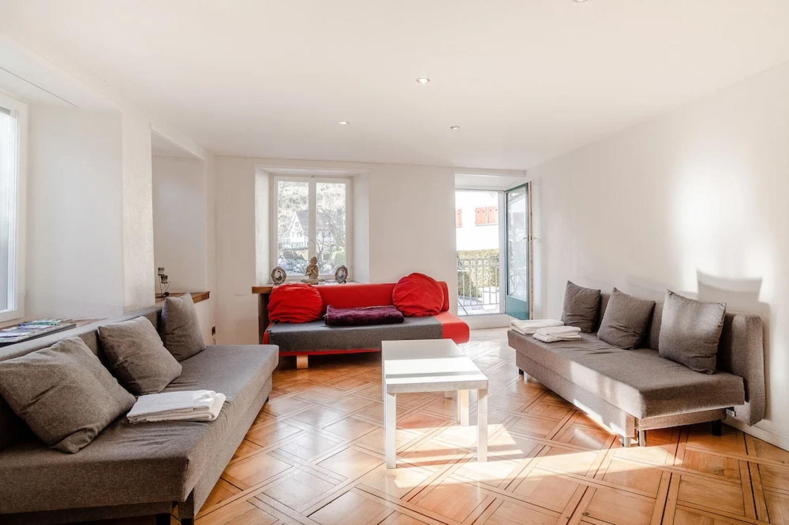 AirHosted - Weesen Holiday Rentals