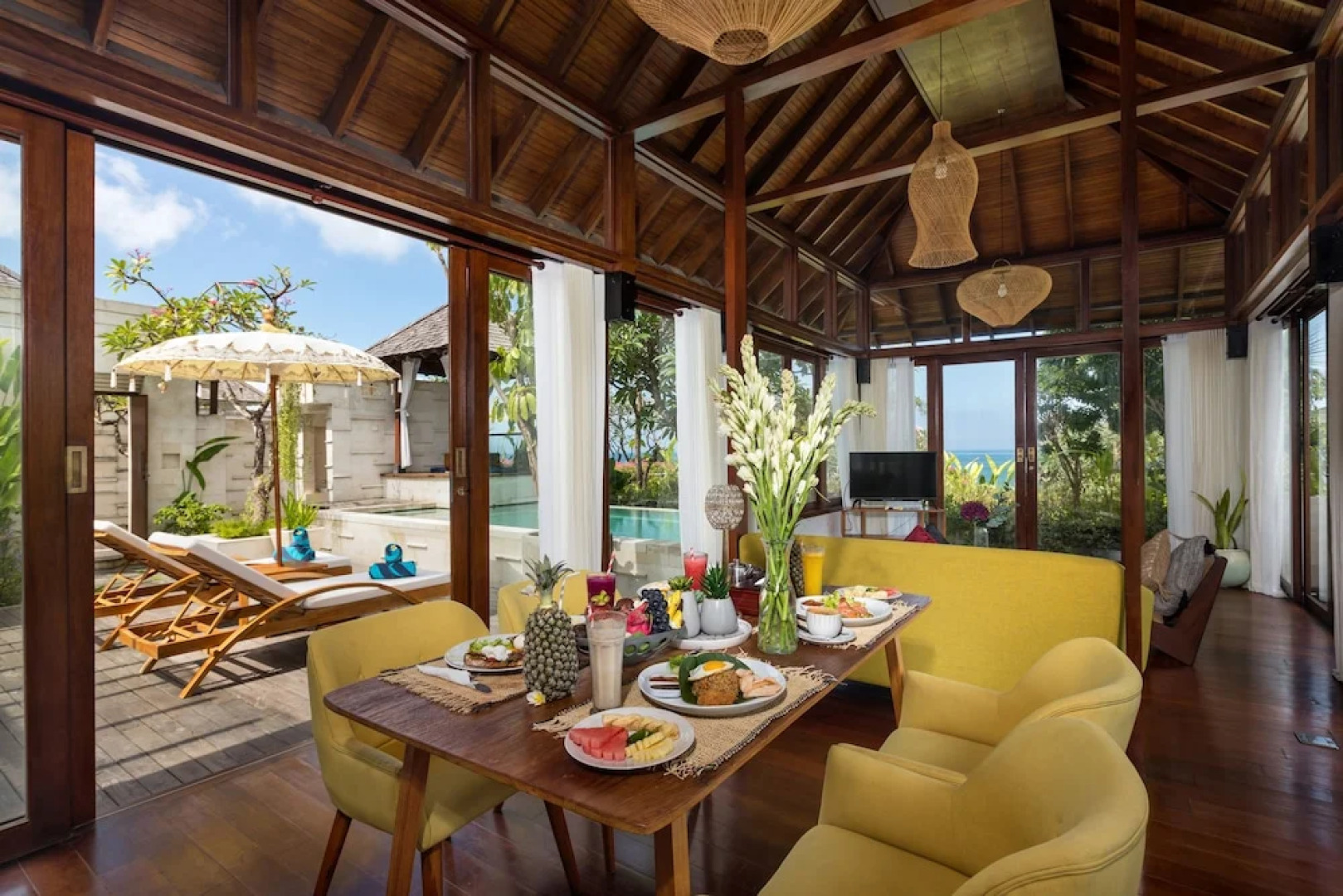 Fascinating Beachfront 2 Br Villa in Seminyak