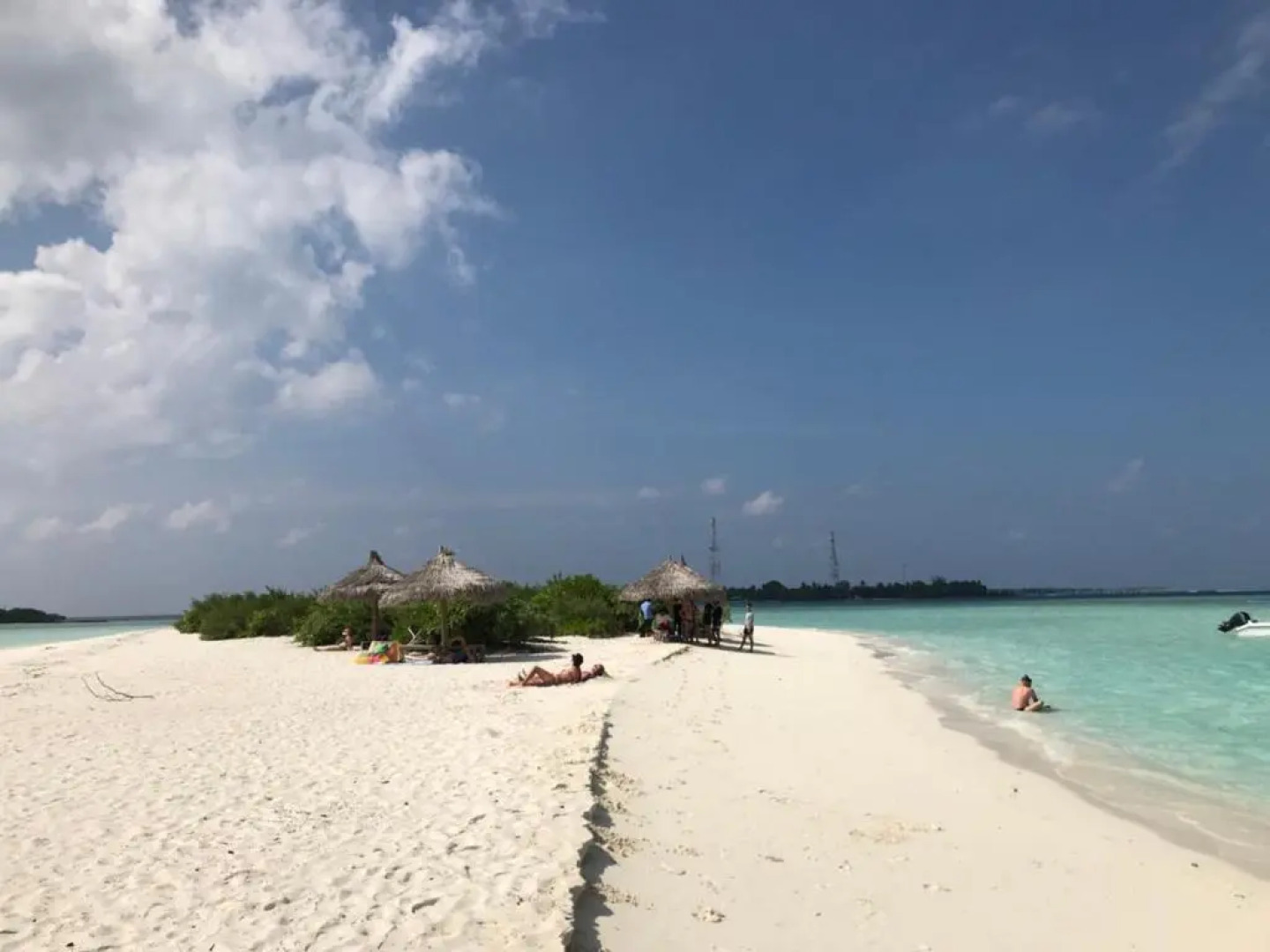 Thoddoo White Sand Inn