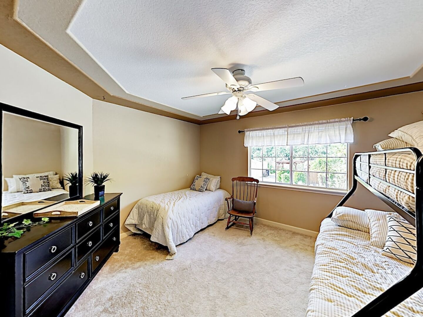 11750 Atascadero - 5 Br Home