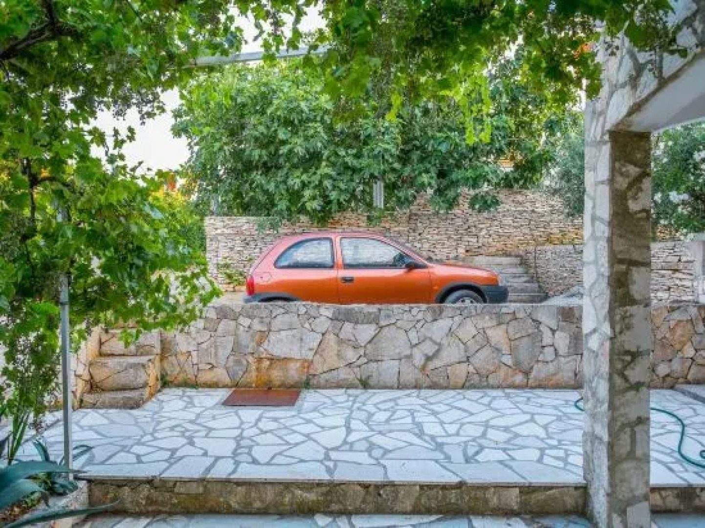 Silver Beach Apartments Vis