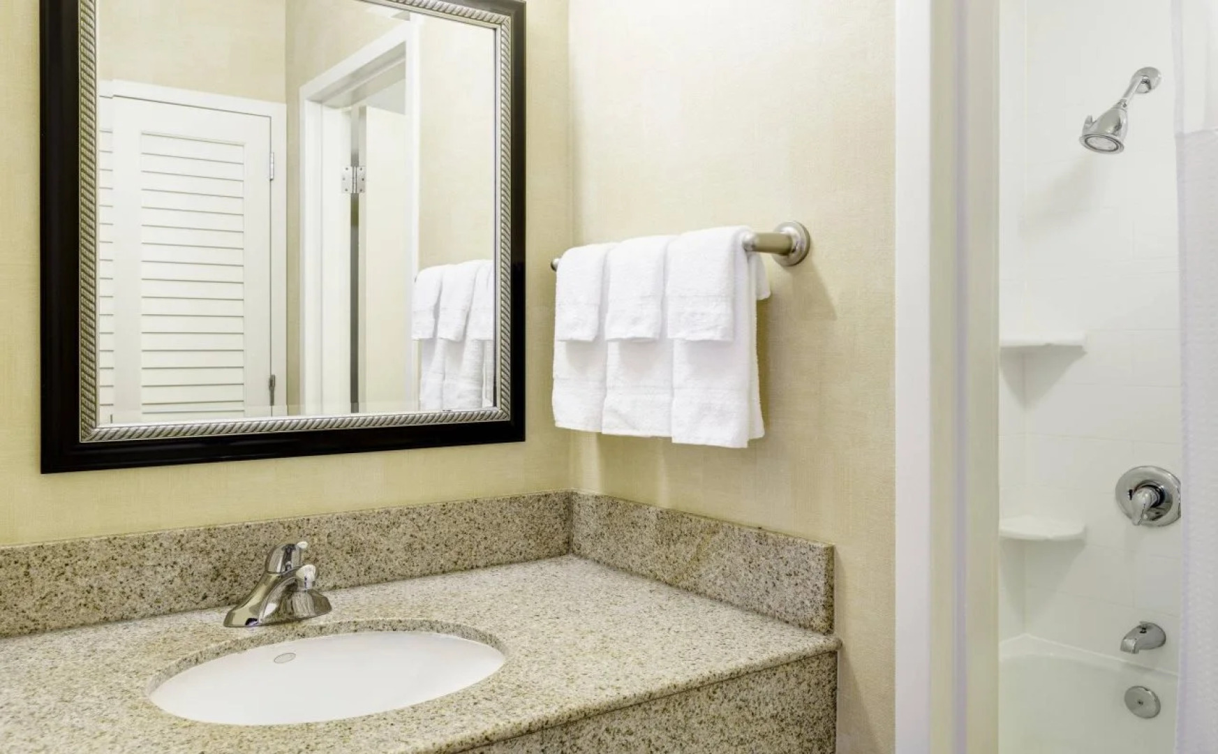 Courtyard by Marriott Raleigh/Cary