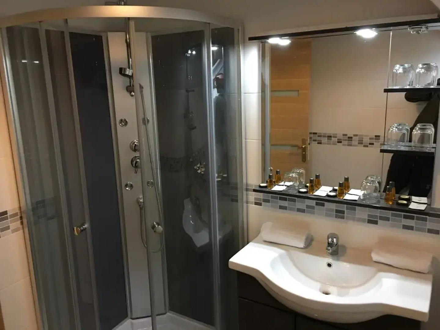 Au Charme du Lac Piscine & Spa 2