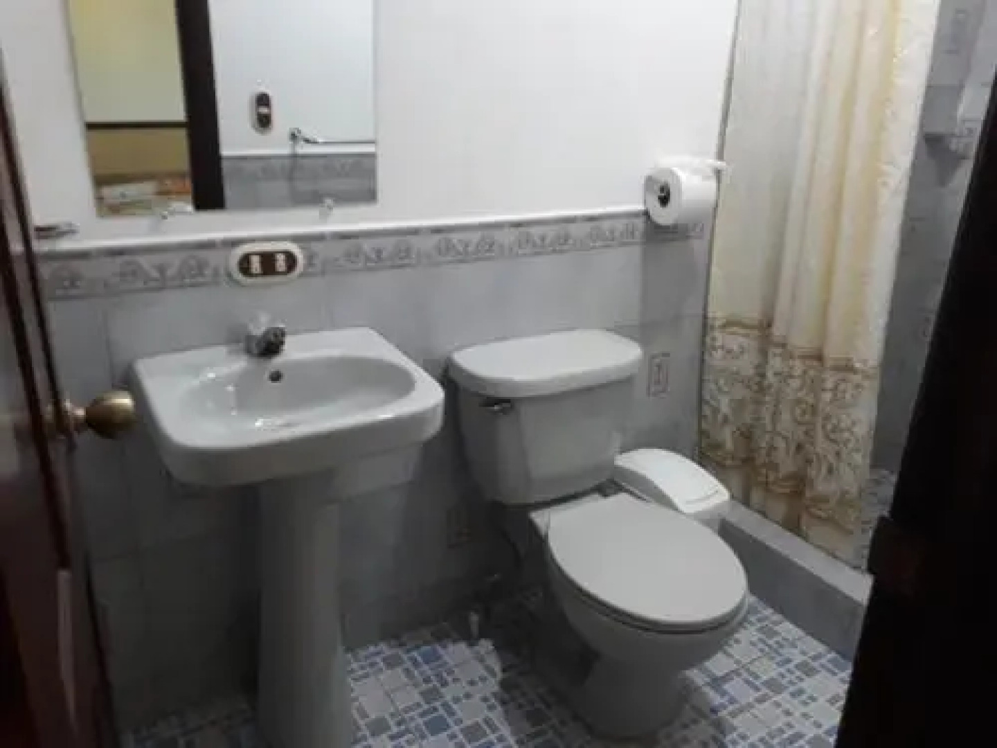 Hotel y Restaurante Cafe De Paris