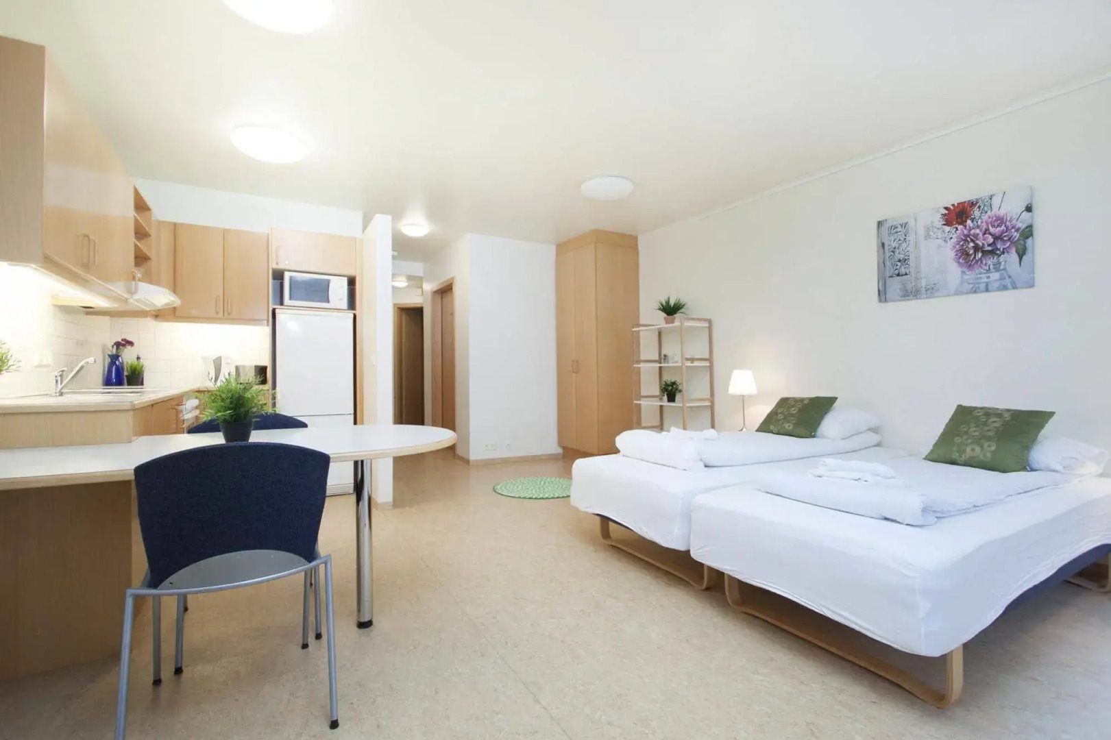 Golden Circle Apartments