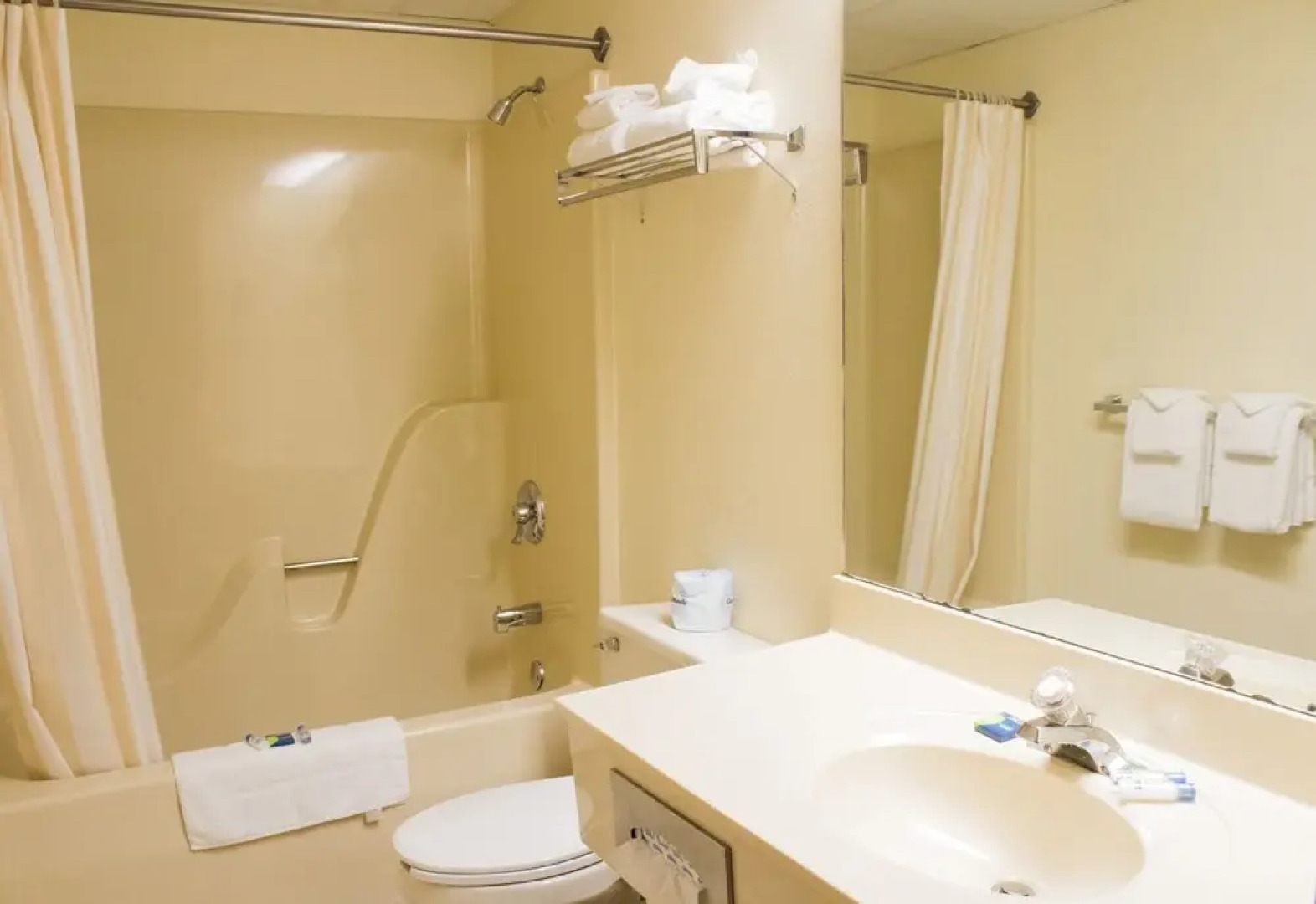 Flamingo Motel & Suites