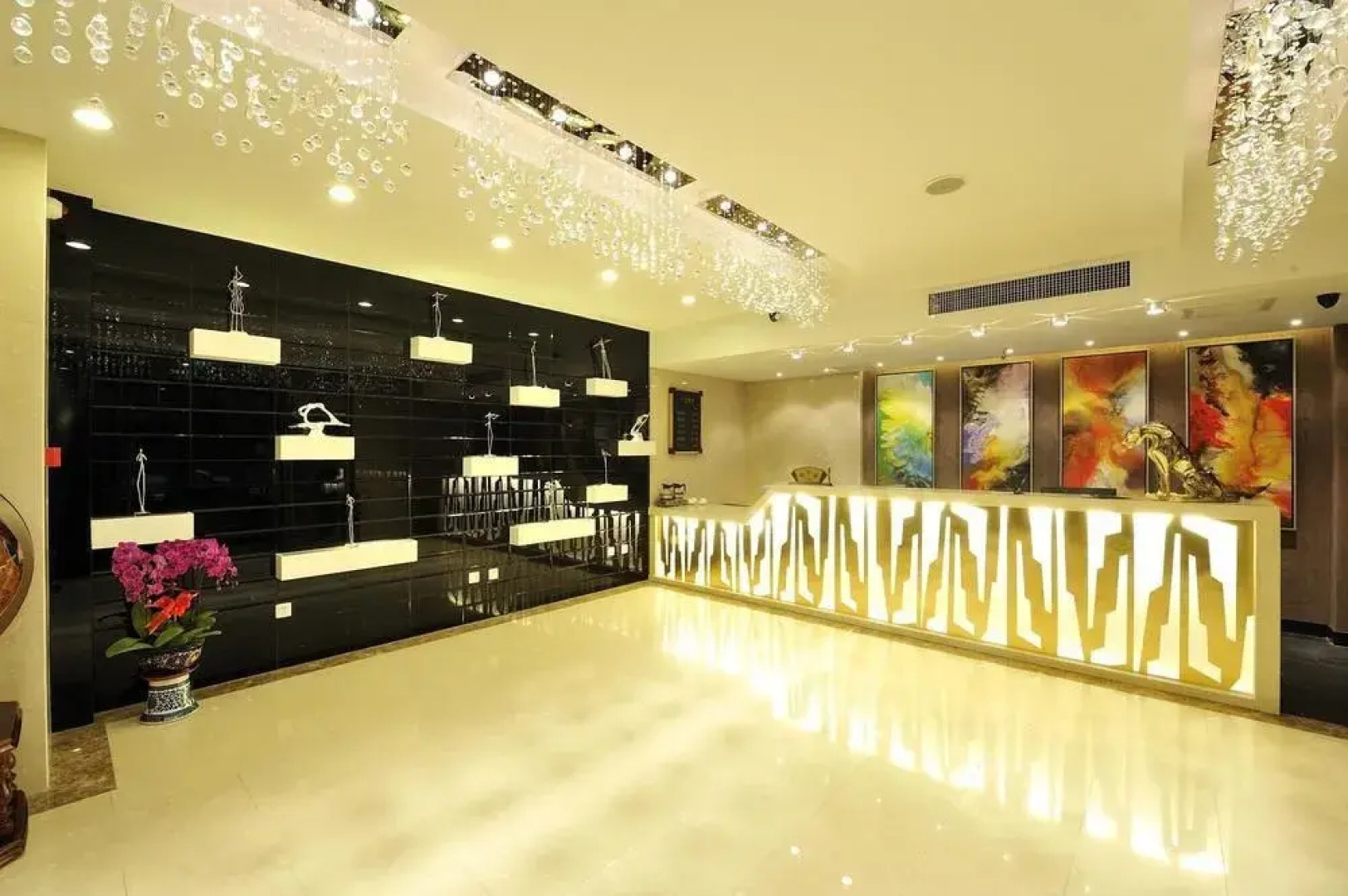 Wanjia Lakefront Hotel