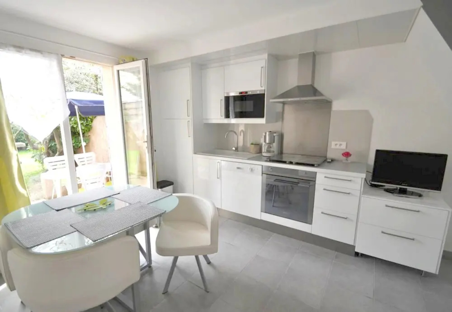 House With one Bedroom in Lauris, With Pool Access, Enclosed Garden an