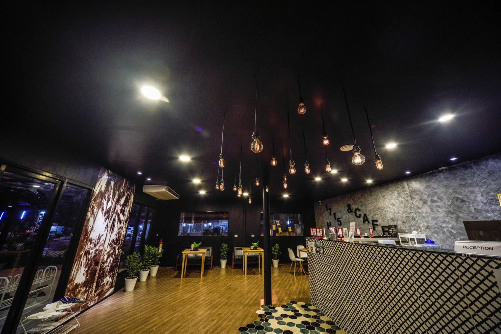 1715 House - White Rhino