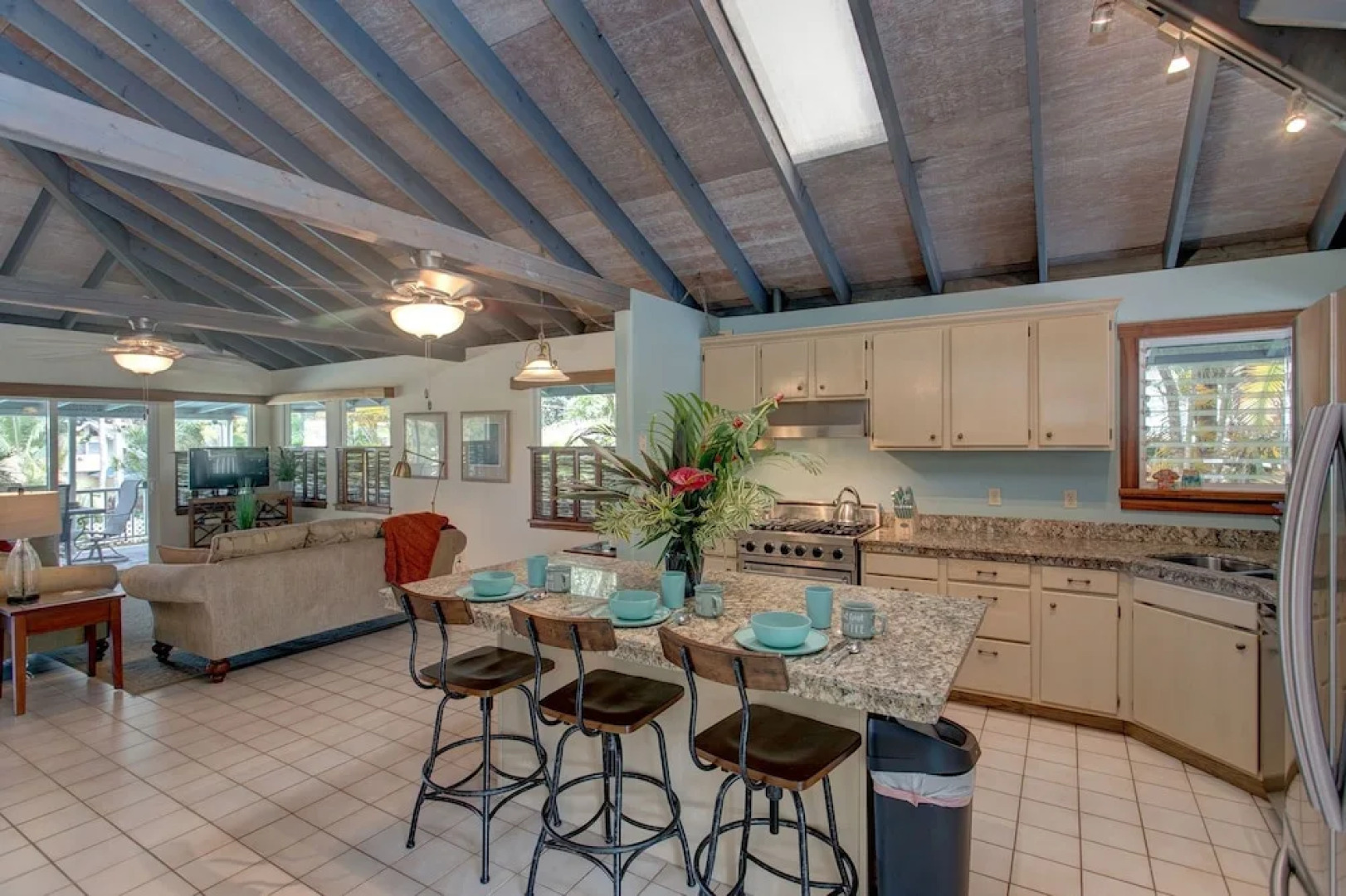 Kaloli Sunrise By The Sea 2 Bedroom Home by Redawning