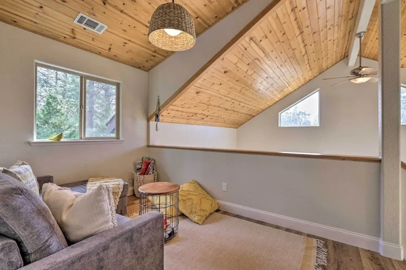 Near Hiking + Wineries: Arnold Cabin w/ Deck!