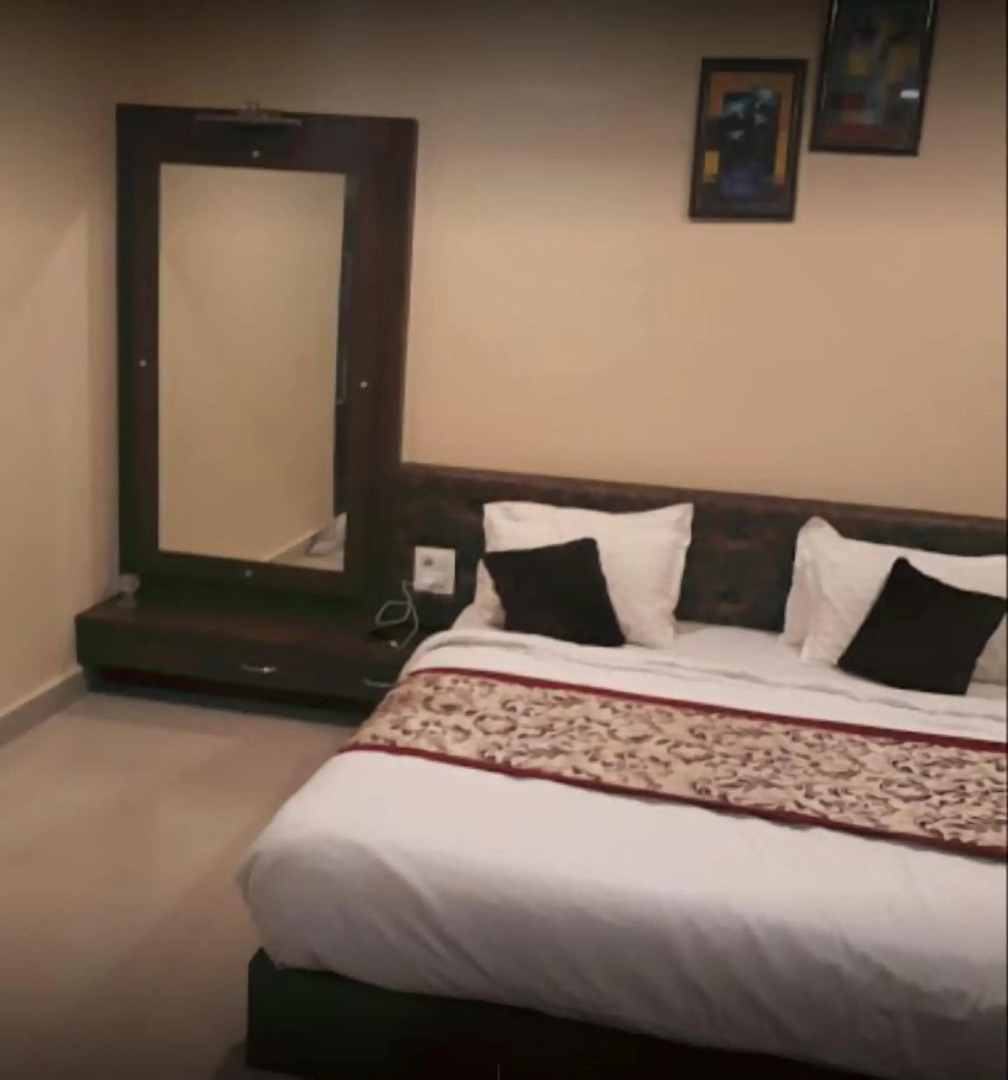 Hotel Saroj Sagar - Sagar