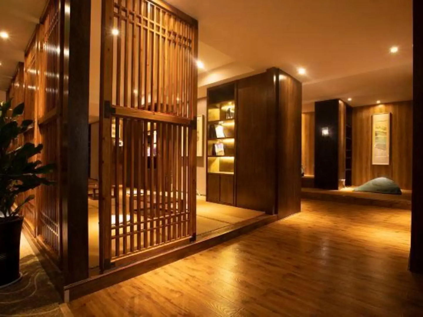 Xiangyu Hotel (Shangqiu Municipal Government High-speed Railway Station)