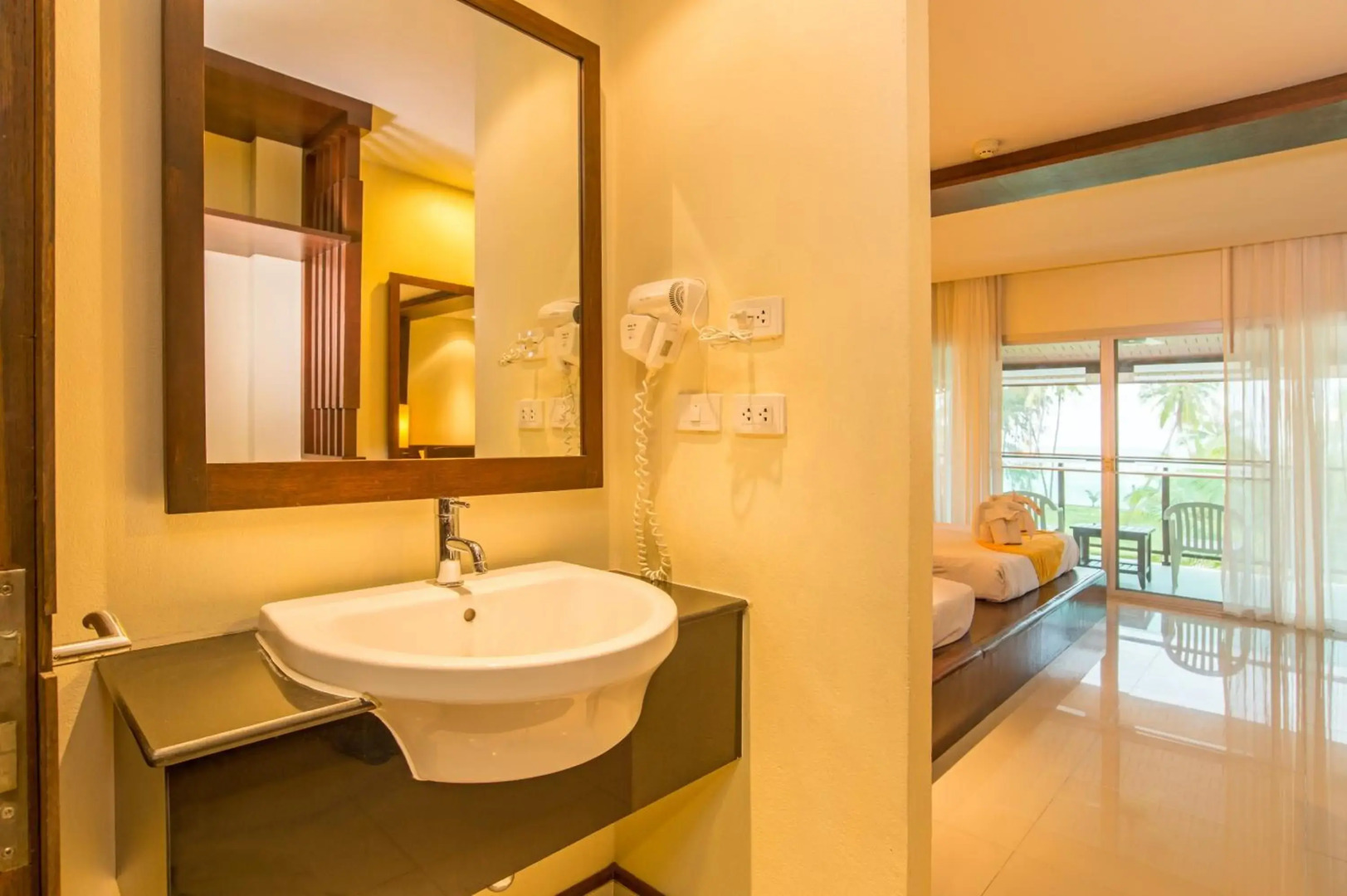 Lanta Pura Beach Resort