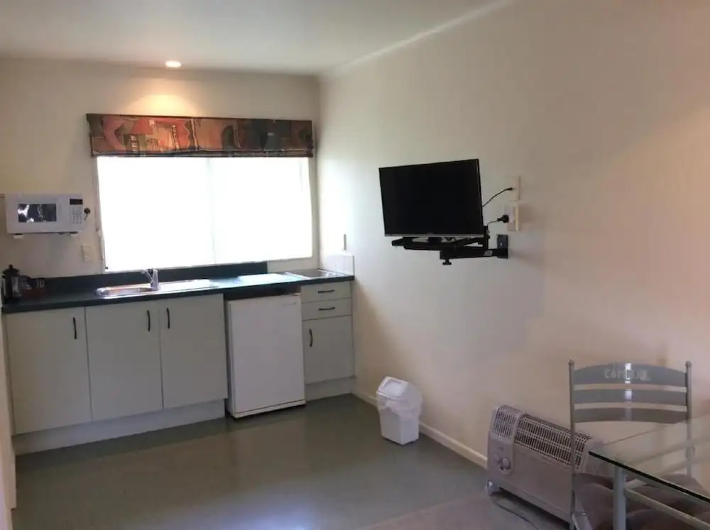 Camelot Motor Lodge 2004