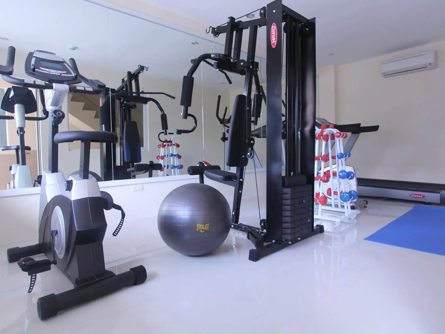 RedDoorz @ Grand Apartelle Hernan Cortes Cebu