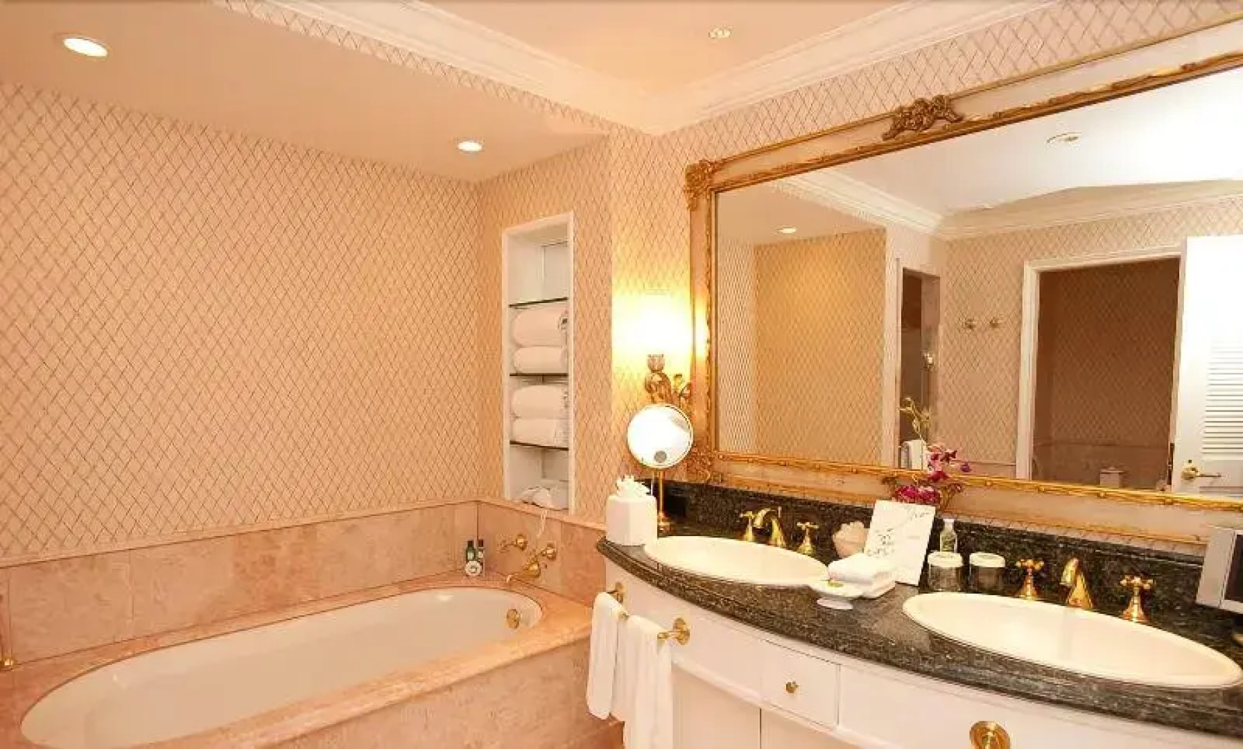 Pleasant Stay Inn & Suites