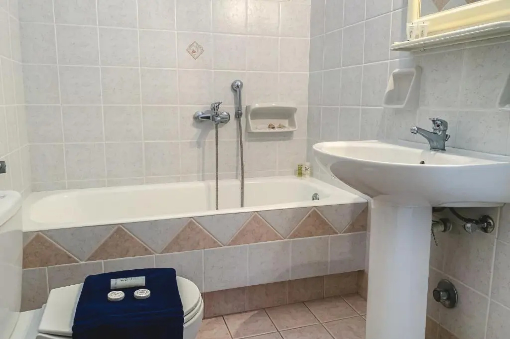 Blue & White: An Absolute Aegean dream house