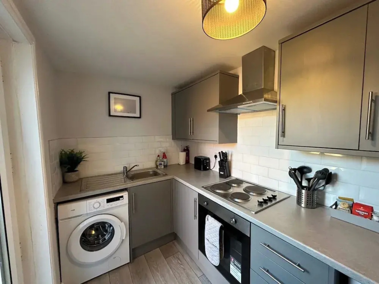 Storey Apartment - Downstairs 2bed Flat