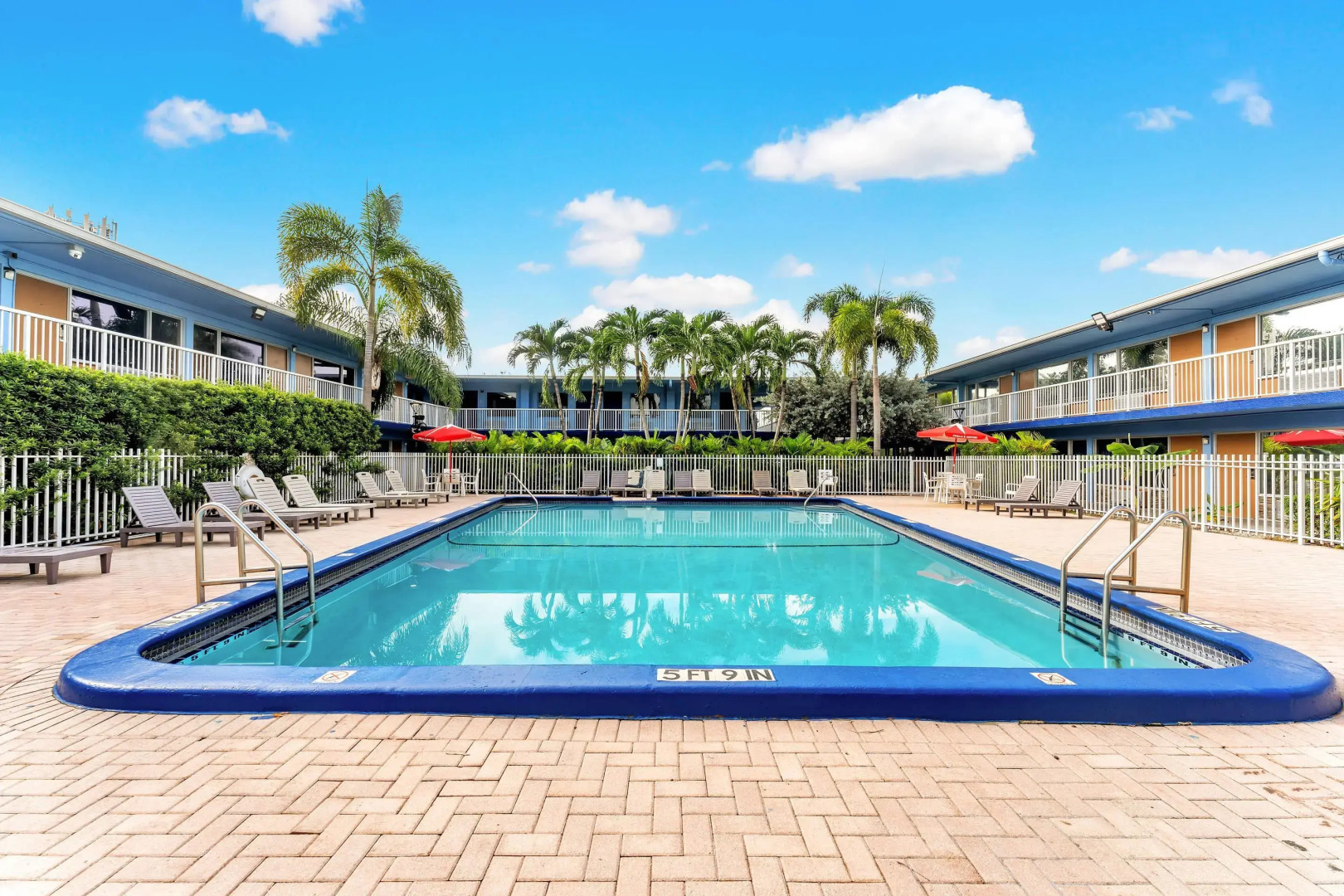 Rodeway Inn & Suites Fort Lauderdale Airport / Cruise Port