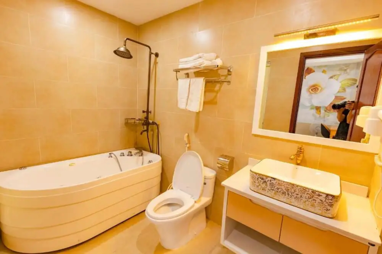 Hoa Vien Hotel - Suoi khoang Kim Boi