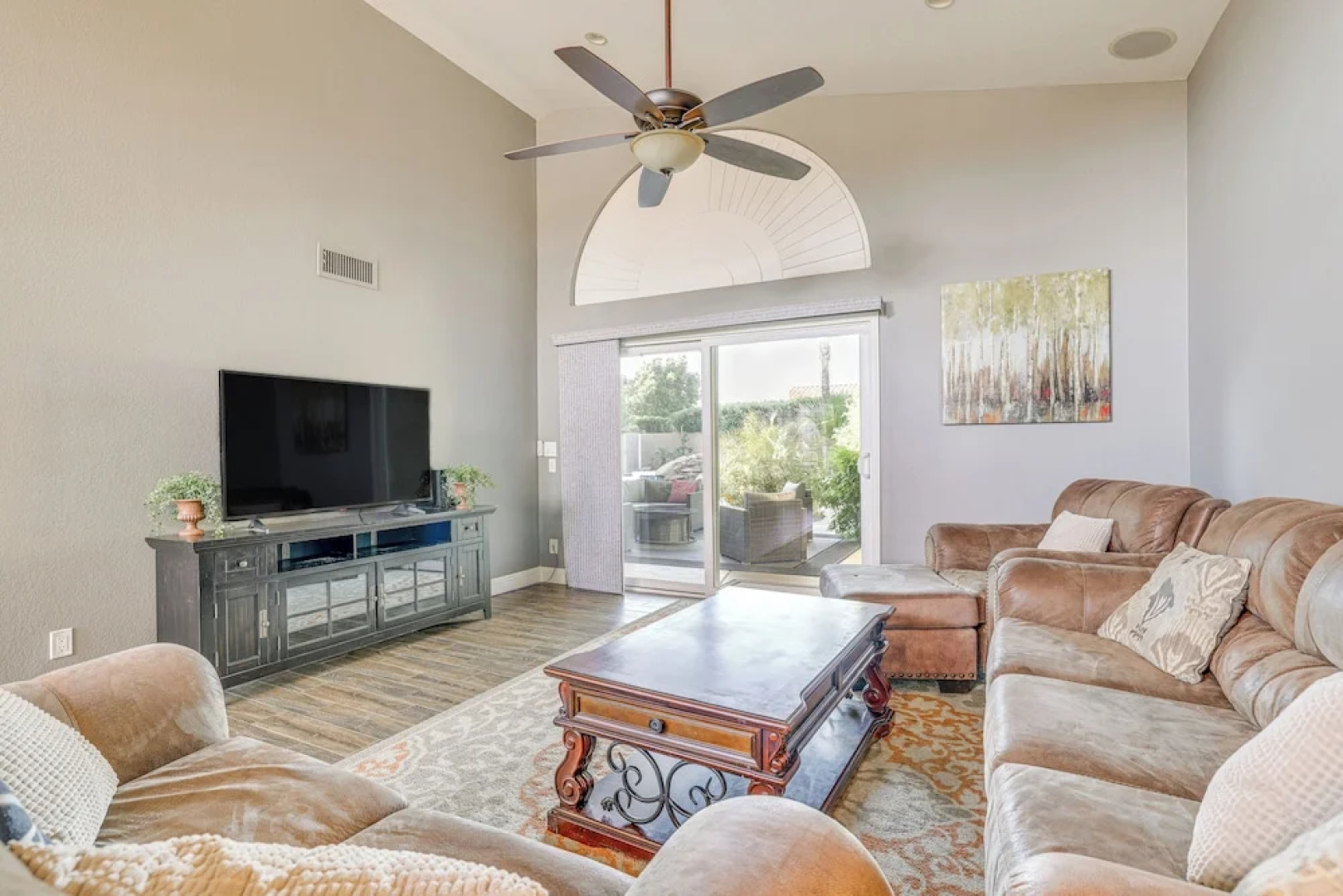 Saltwater Pool & Grill: Tempe Retreat!