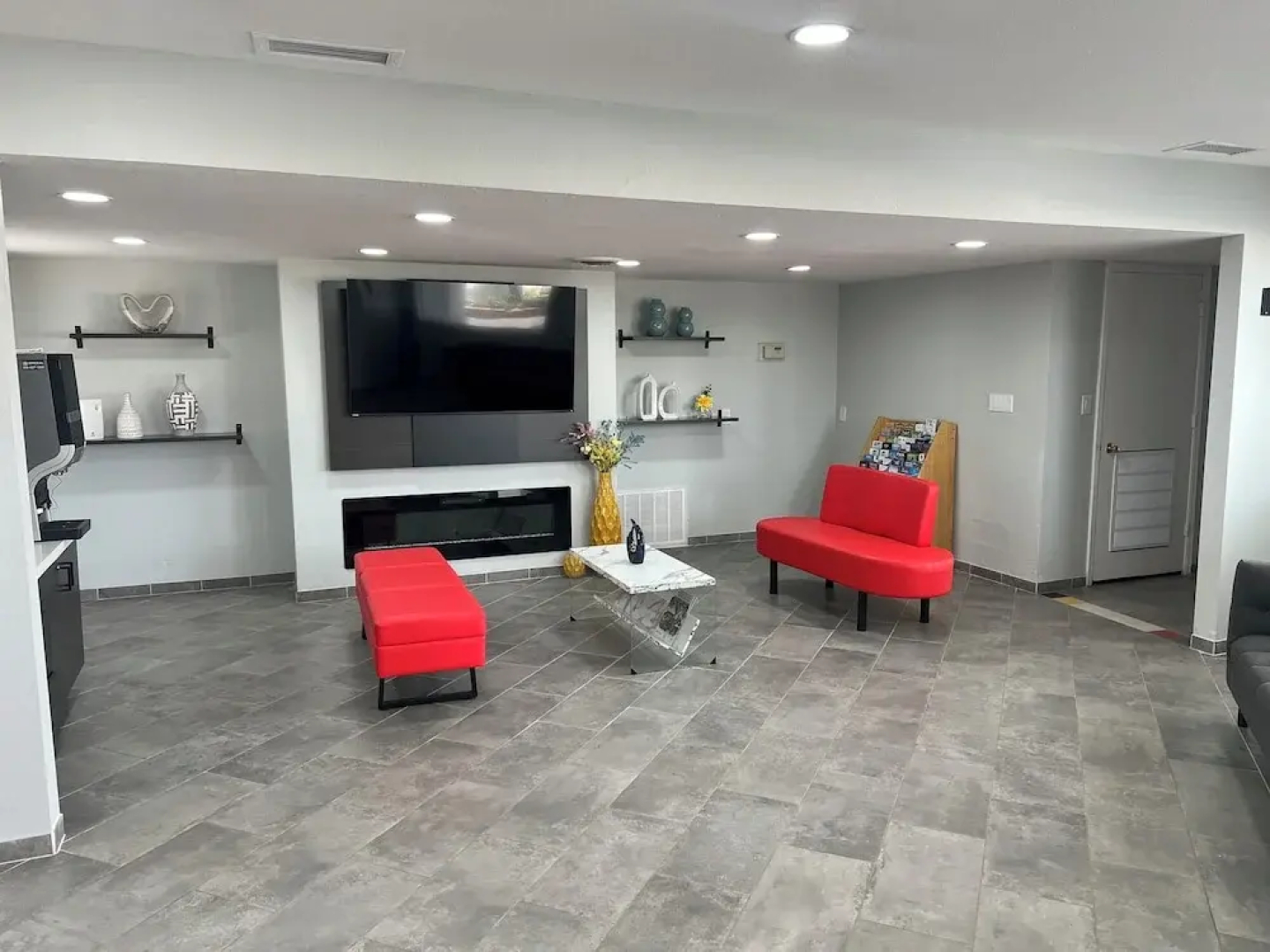 Tulsa Inn & Suites