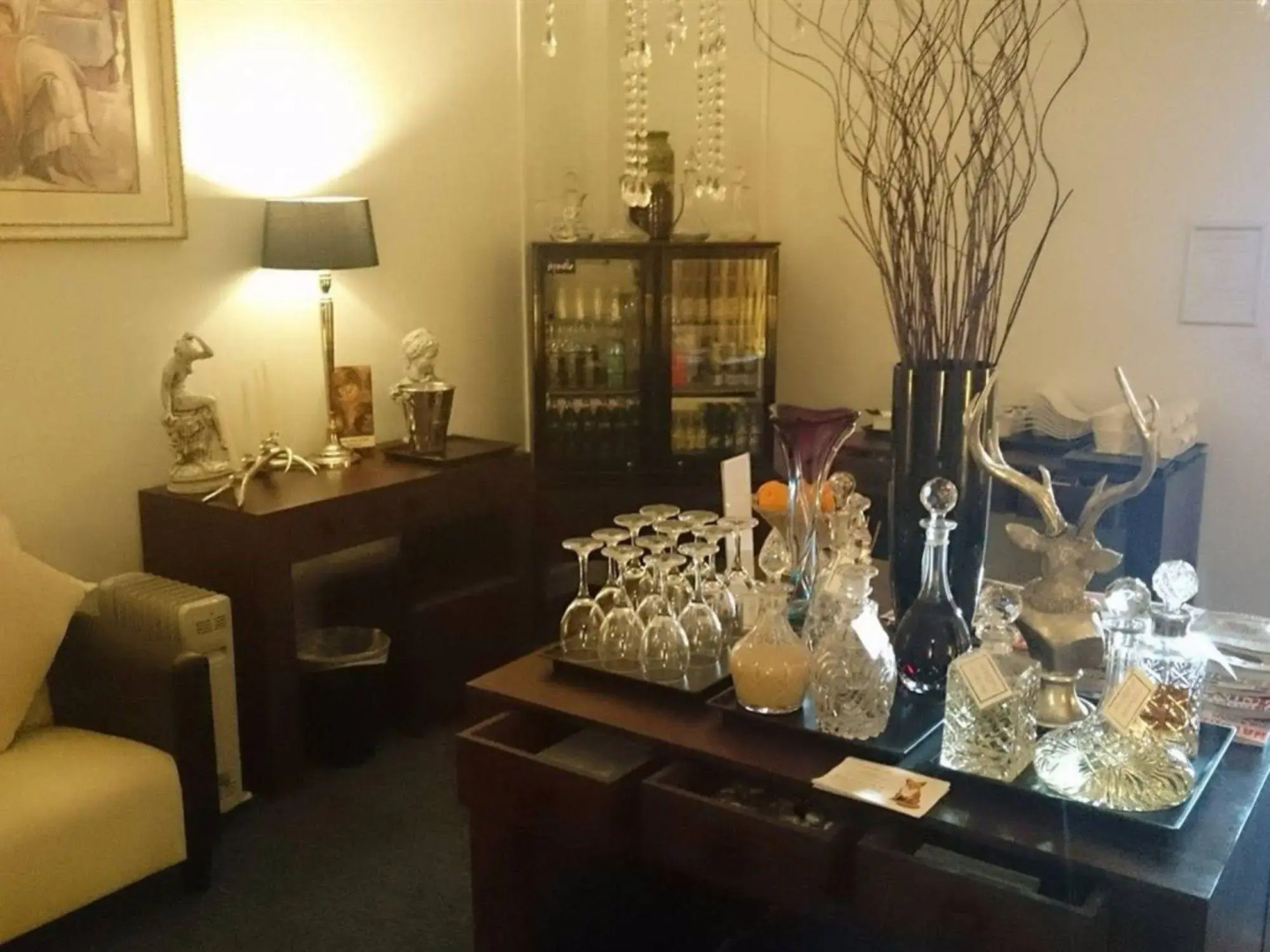 Admiralty Hotel & Restaurant