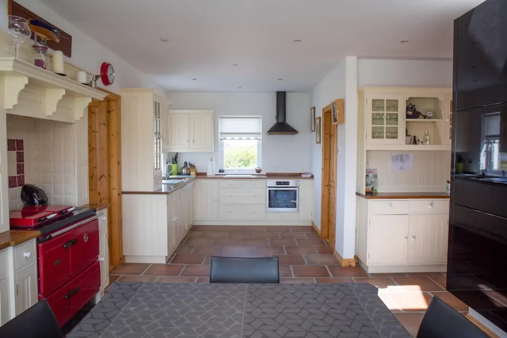 Aistara, Ballyconneely