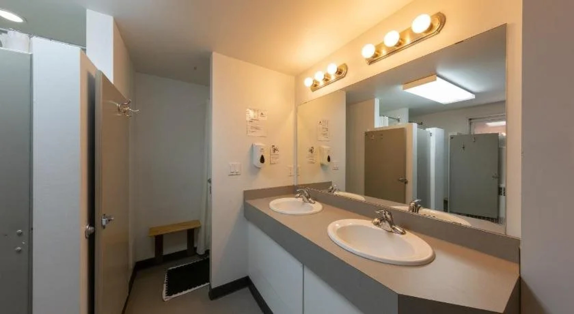 HI Edmonton - Hostel