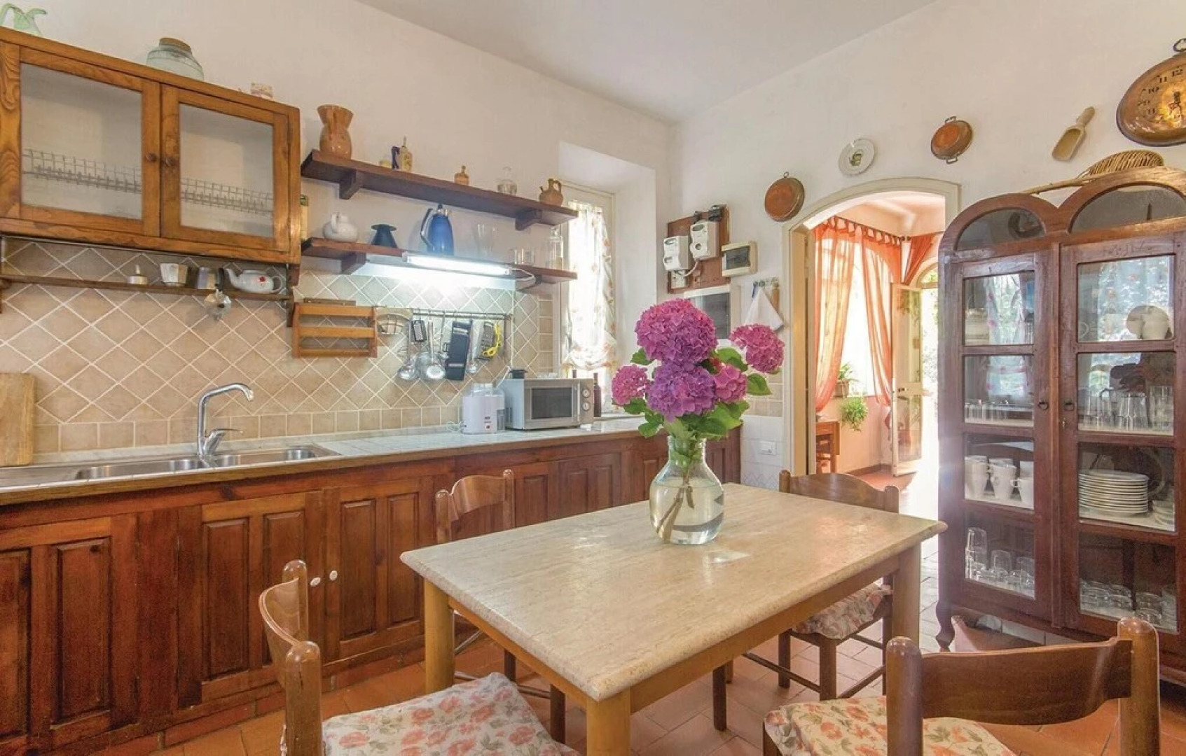 Beautiful Home in Crespina PI With 5 Bedrooms, Wifi and Private Swimming Pool