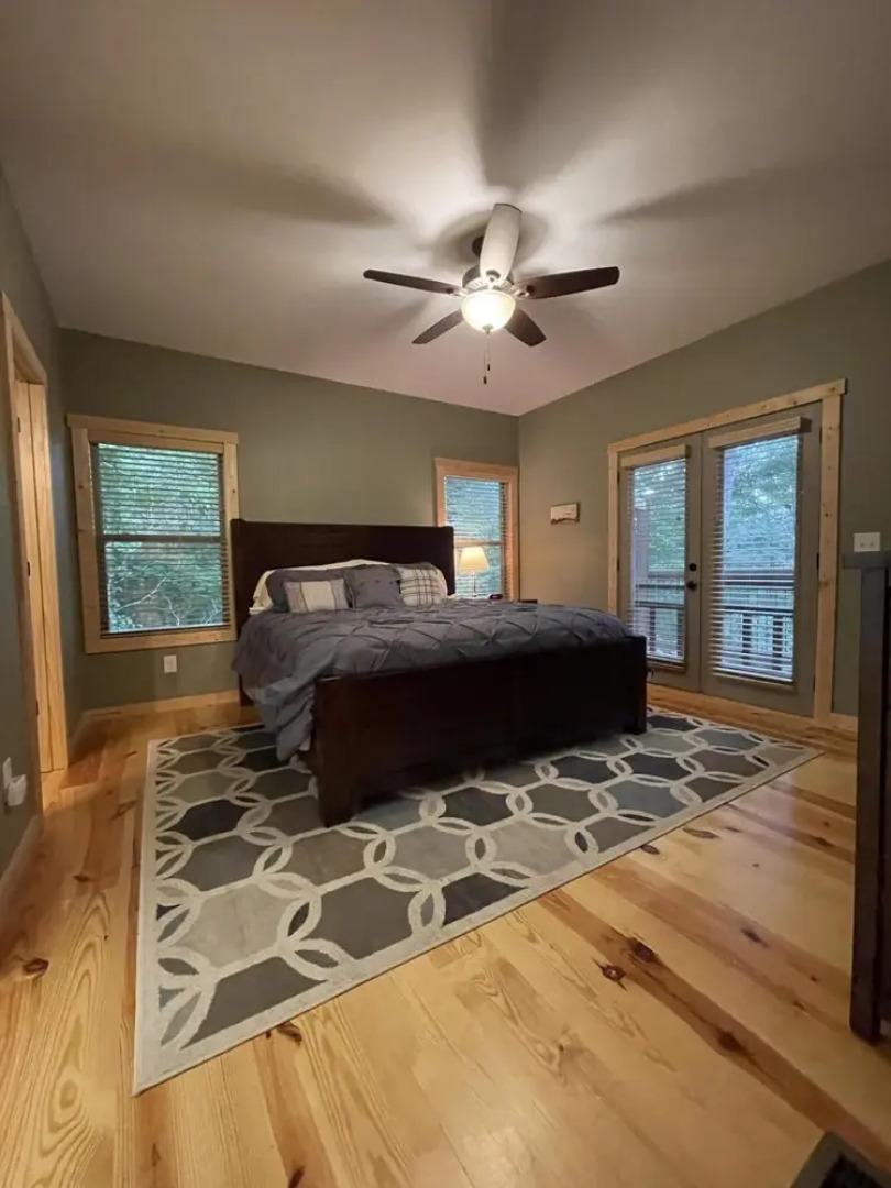 Hollow Tree Hideaway - Coosawattee River Resort