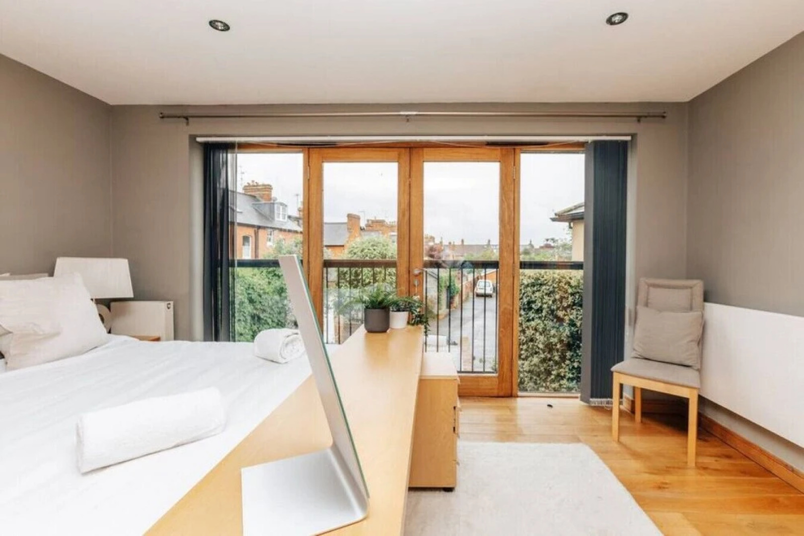 The Herringbone - 3 Bed With Parking Pet Friendly