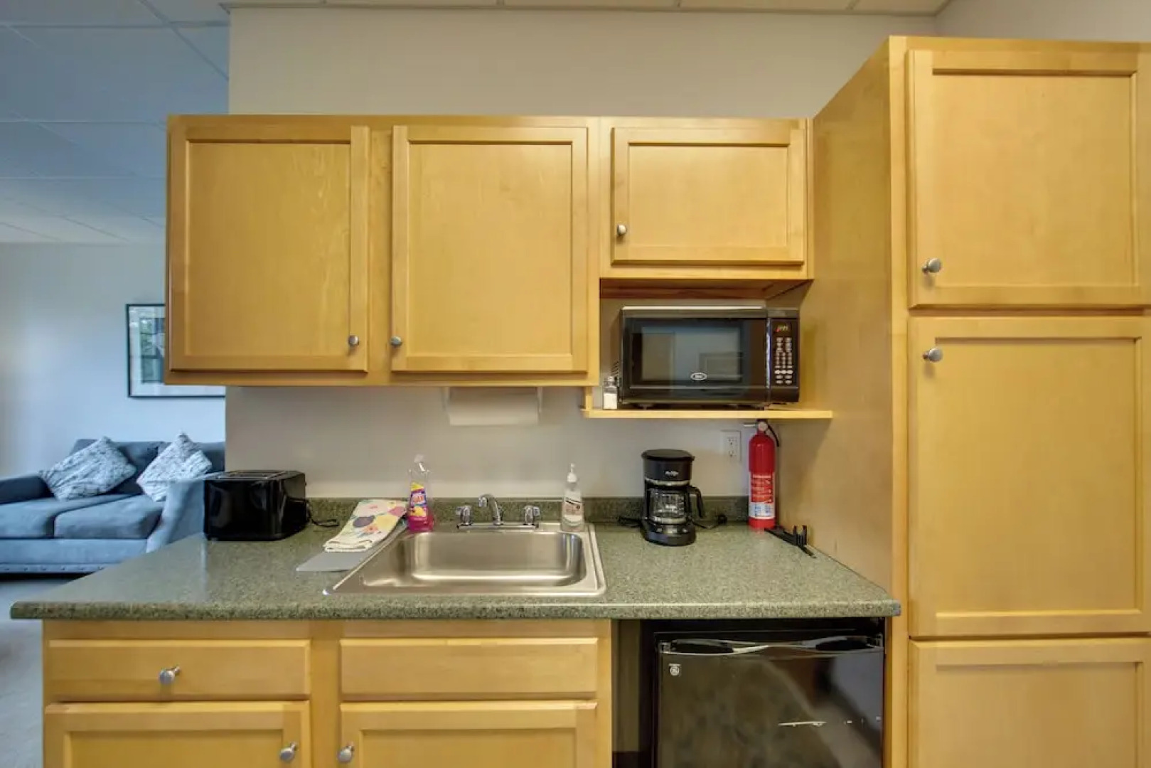 20 Mi to Dtwn Pittsburgh: Pet-friendly Apartment