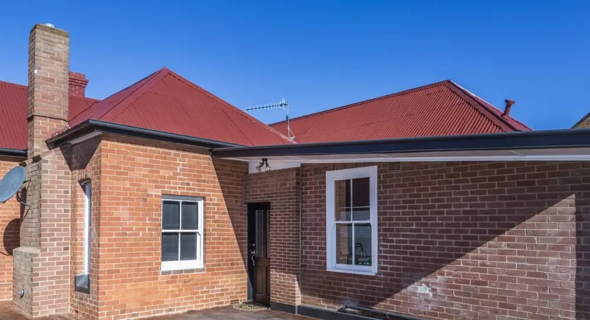 1 Bedroom Unit Close To Shops & Transport