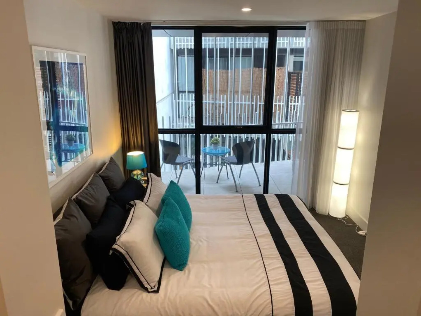 The Gallery Luxe 1 BR Executive Apartment in the heart of Braddon Wine Secure Parking WiFi