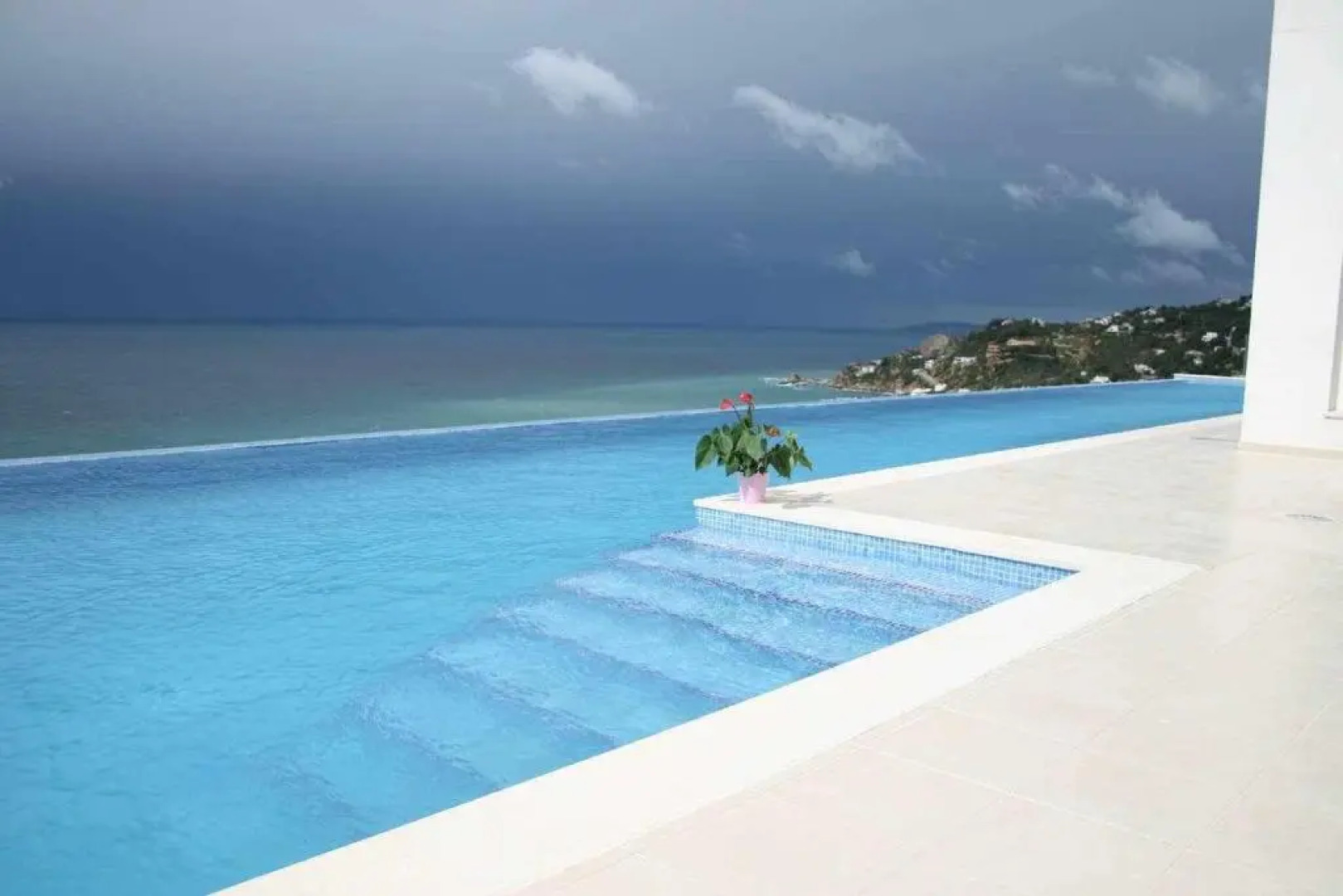 LUJOSAVILLA PISCINA 25 METROS SUIT 60m2 SPA SAUNA