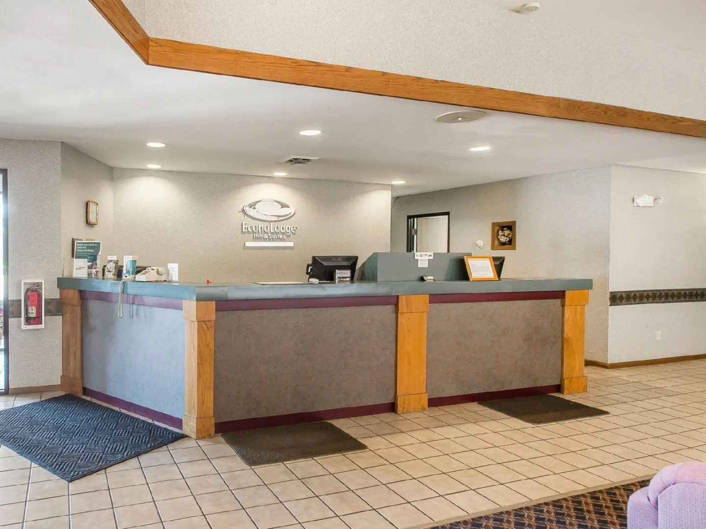 Econo Lodge Inn & Suites Menomonie
