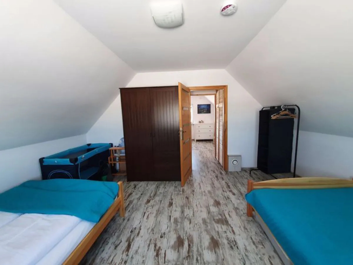 "MODRZEWIOWY ZAKąTEK"