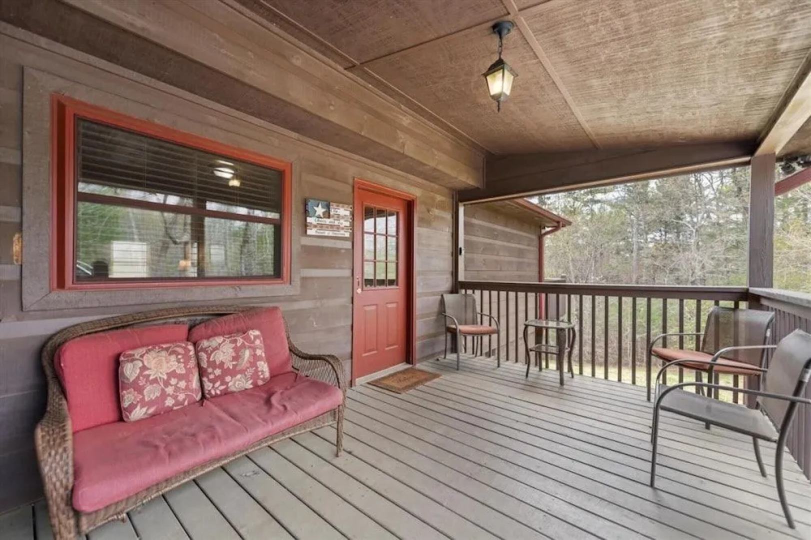 Goose Island Getaway - Secluded Cabin Mountain View Fireplace Hot Tub