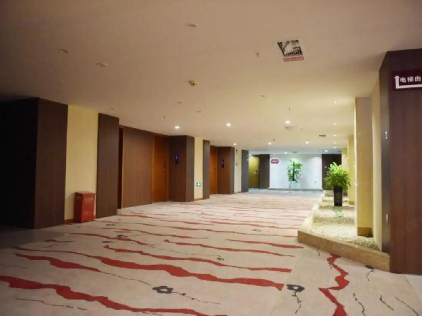 Dongtai Hotel (Guangyuan Lizhou East Road, Aoti Center)