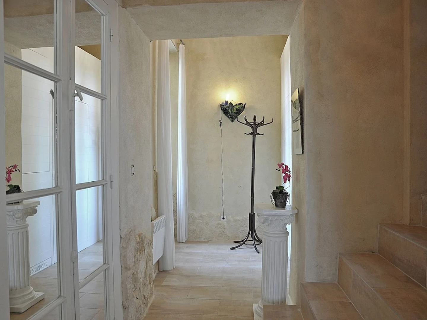 Apartment in an Original Castle With Garden in Jonquières