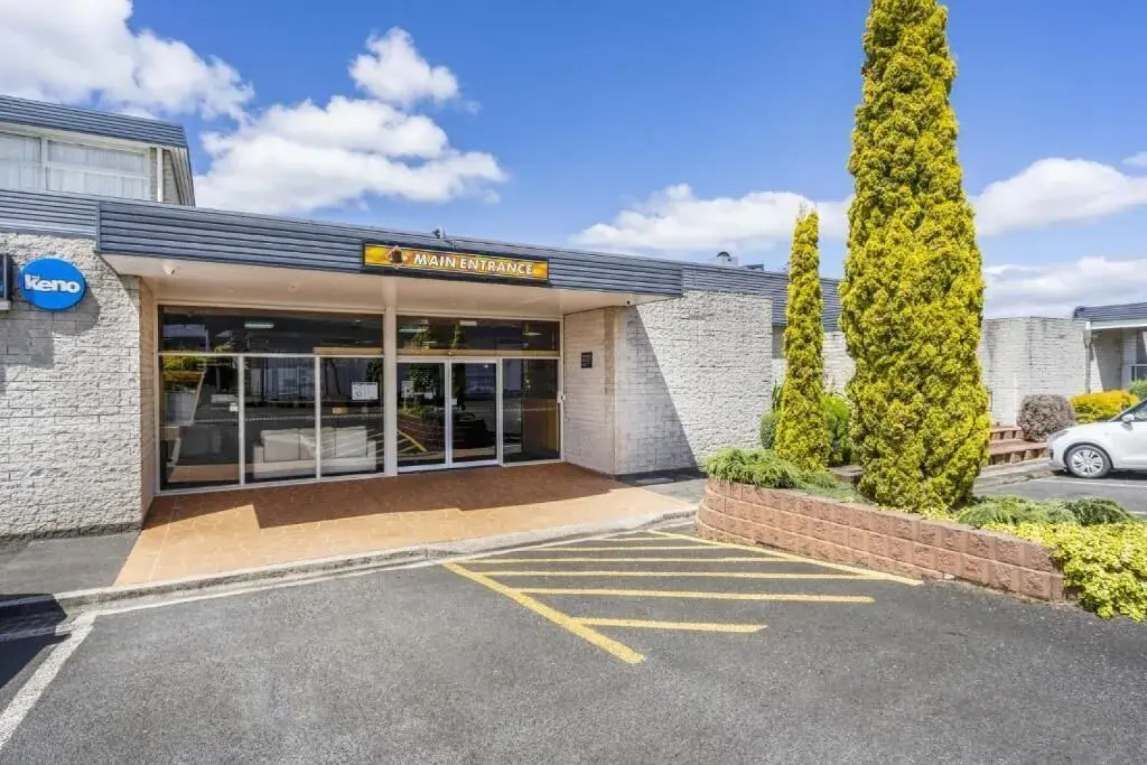 Top of the Town Hotel Motel