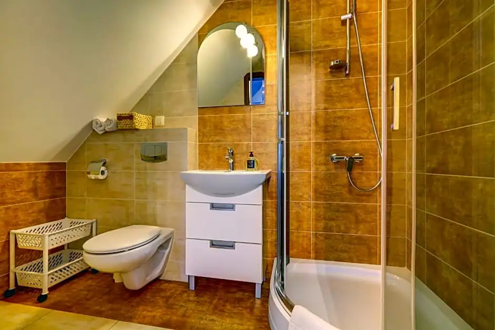 POD DEBEM Kompleks Zeglarsko-Rekreacyjny