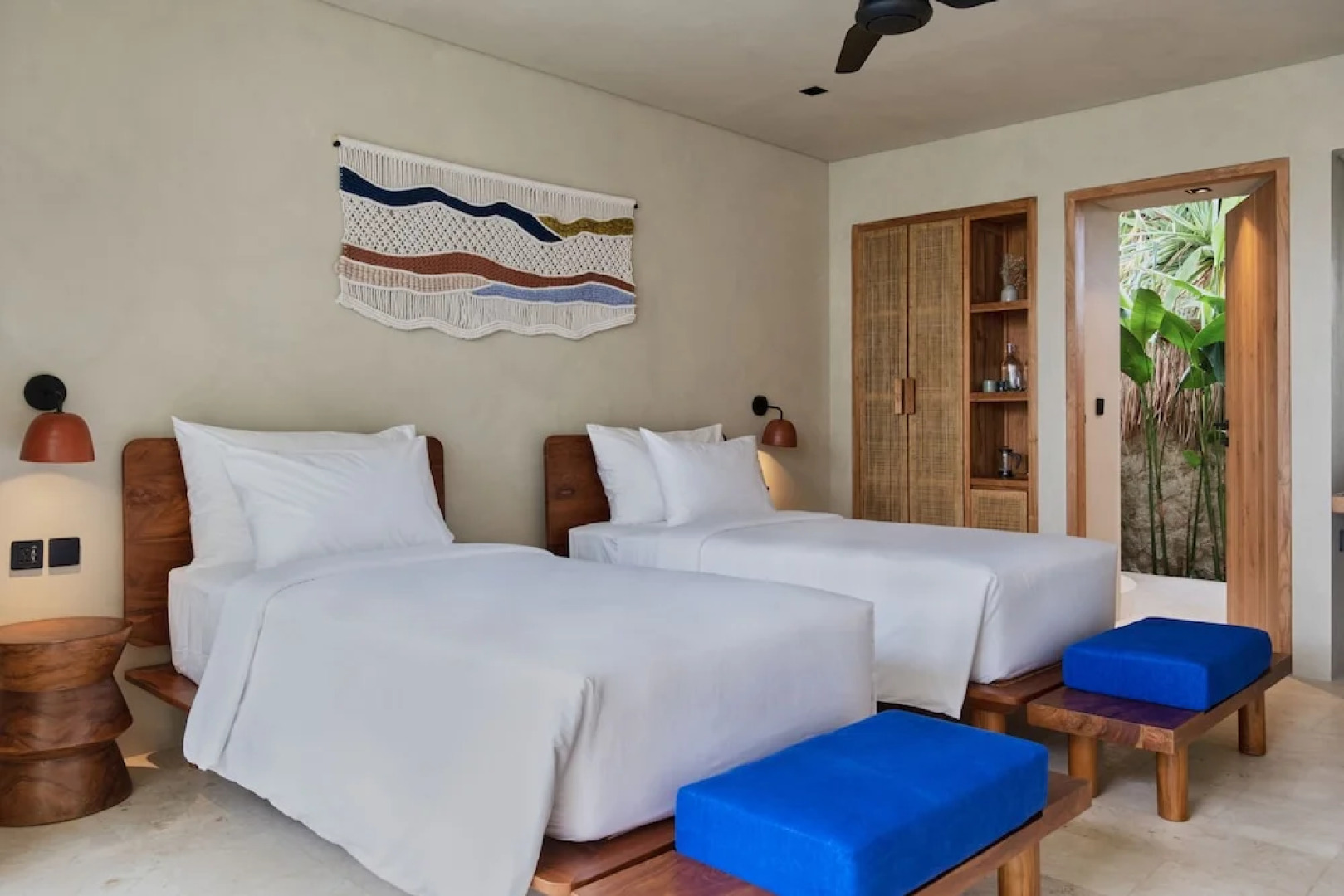 Boni Beach Hotel & Restaurant